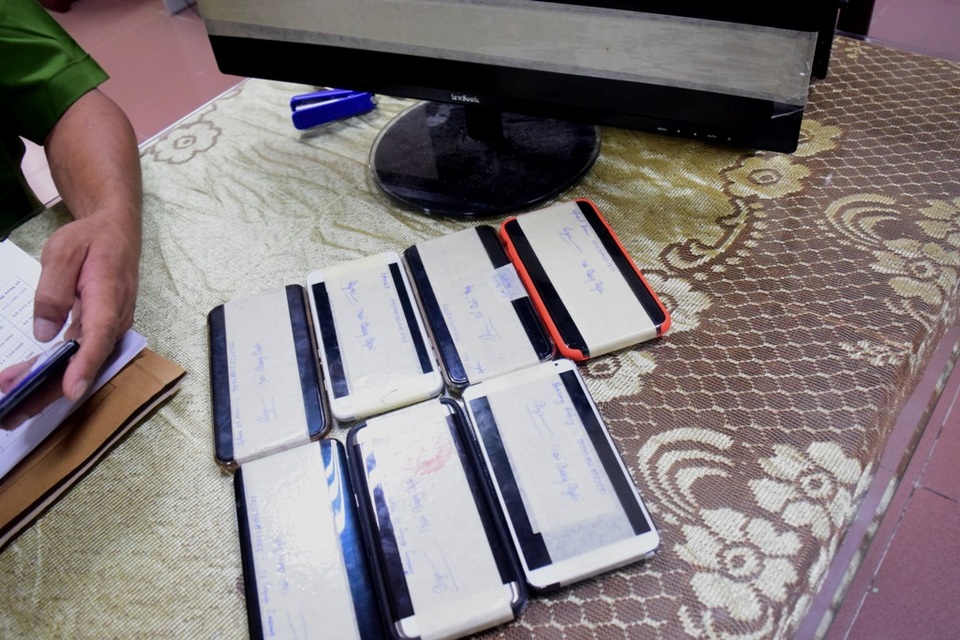 Triệt phá đường dây đánh bạc bằng trò chơi trực tuyến hàng chục tỷ đồng - 3 Triệt phá đường dây đánh bạc bằng trò chơi trực tuyến hàng chục tỷ đồng - 3