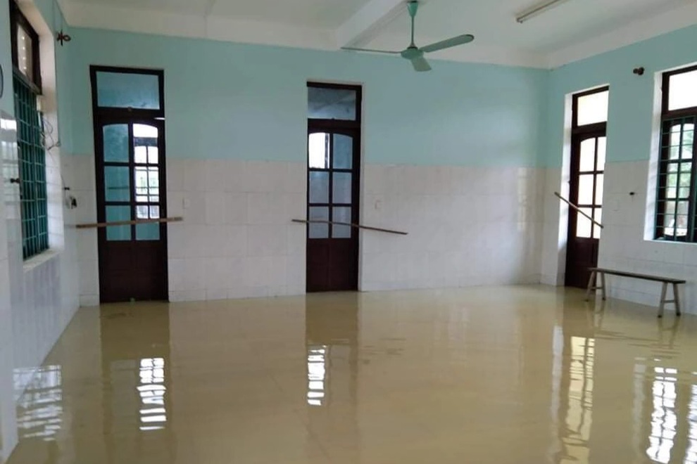 Nước dâng cao, hơn 50 trường học bị ngập, một học sinh bị lũ cuốn trôi - 5 Nước dâng cao, hơn 50 trường học bị ngập, một học sinh bị lũ cuốn trôi - 5