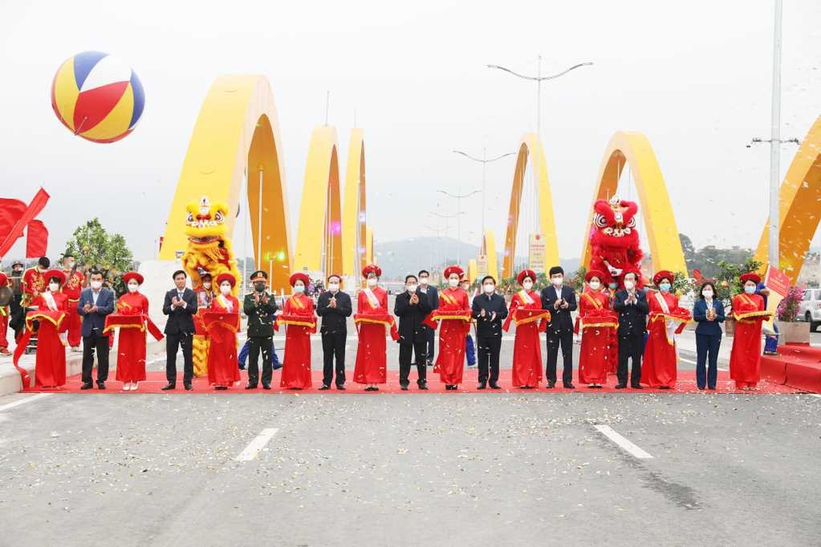 Thủ tướng cắt băng khánh thành hai công trình trọng điểm tại Quảng Ninh - 3 Thủ tướng cắt băng khánh thành hai công trình trọng điểm tại Quảng Ninh - 3