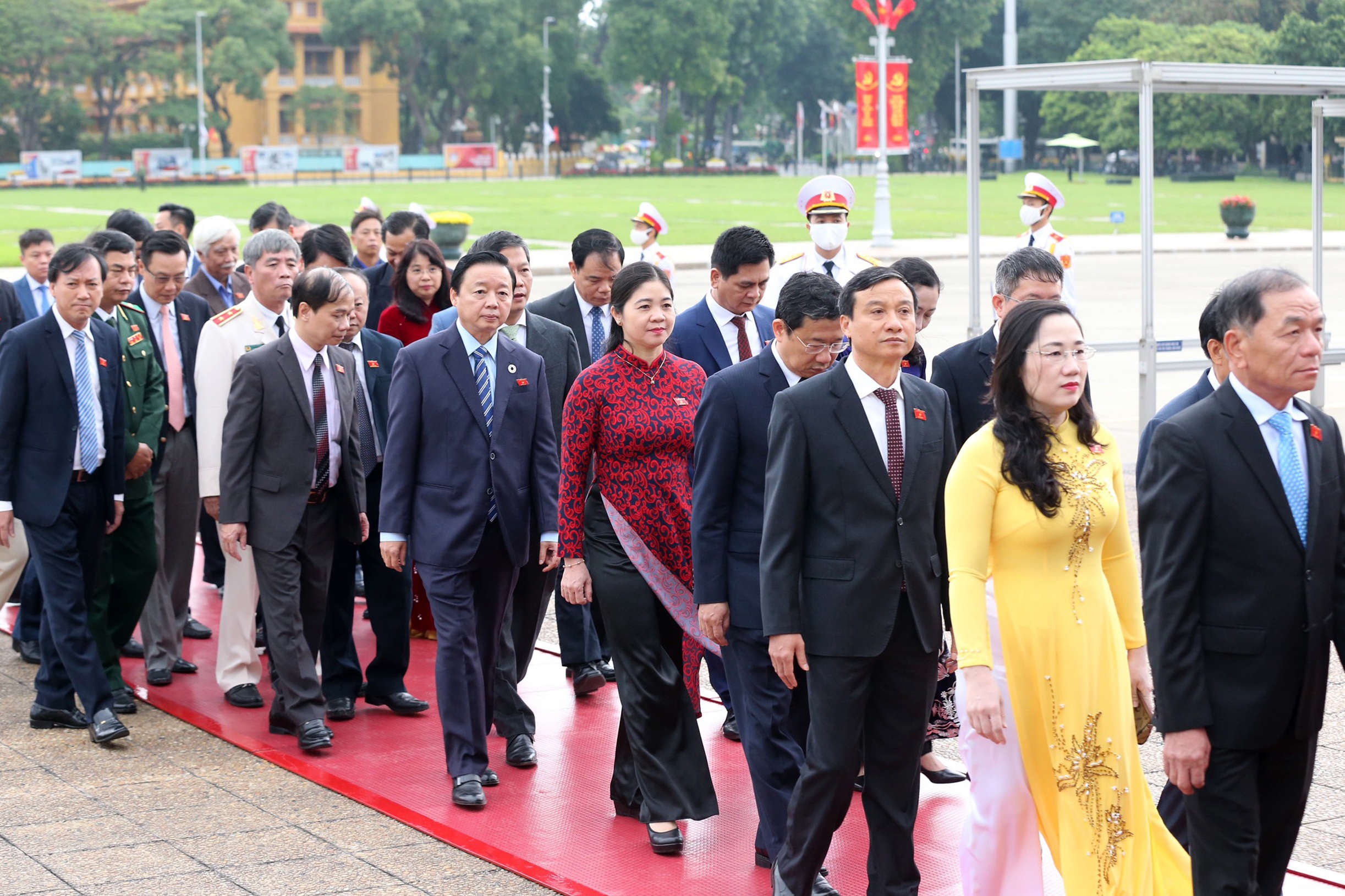 Đại biểu Quốc hội vào Lăng viếng Chủ tịch Hồ Chí Minh - 5 Đại biểu Quốc hội vào Lăng viếng Chủ tịch Hồ Chí Minh - 5
