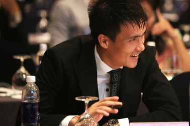 Công Vinh hứa bảo lãnh cho sáu cầu thủ vừa bị “trảm”