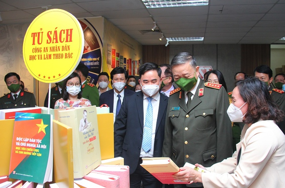 Bộ trưởng Công an chủ biên cuốn sách về an ninh quốc gia - 1 Bộ trưởng Công an chủ biên cuốn sách về an ninh quốc gia - 1
