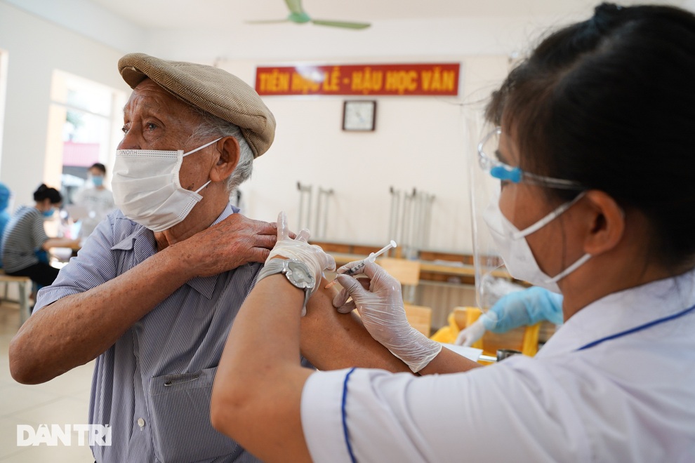 Bí thư Hà Nội: Tuyệt đối không chủ quan, lơ là dù nới lỏng hoạt động - 2 Bí thư Hà Nội: Tuyệt đối không chủ quan, lơ là dù nới lỏng hoạt động - 2