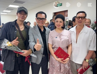NSND Thu Quế nắm chặt tay NSƯT Phạm Cường, nhận kỷ niệm chương điện ảnh - 2