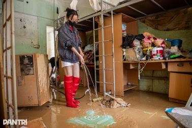 Cả gia đình bị ghẻ sau lũ, bác sĩ chỉ ra sai lầm khiến bệnh nặng hơn