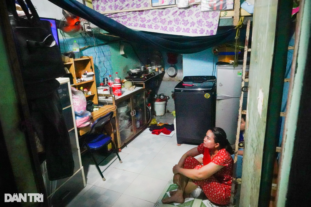 Công nhân không về quê, vui lễ trong nhà trọ chật hẹp - 2 Công nhân không về quê, vui lễ trong nhà trọ chật hẹp - 2
