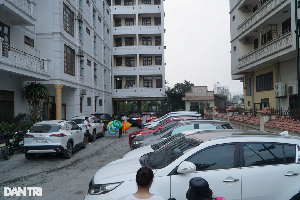 Biển Sầm Sơn đông nghịt du khách - 7 Biển Sầm Sơn đông nghịt du khách - 7