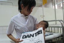 Hai bé bị bỏ rơi đáng thương được bạn đọc “sưởi ấm”