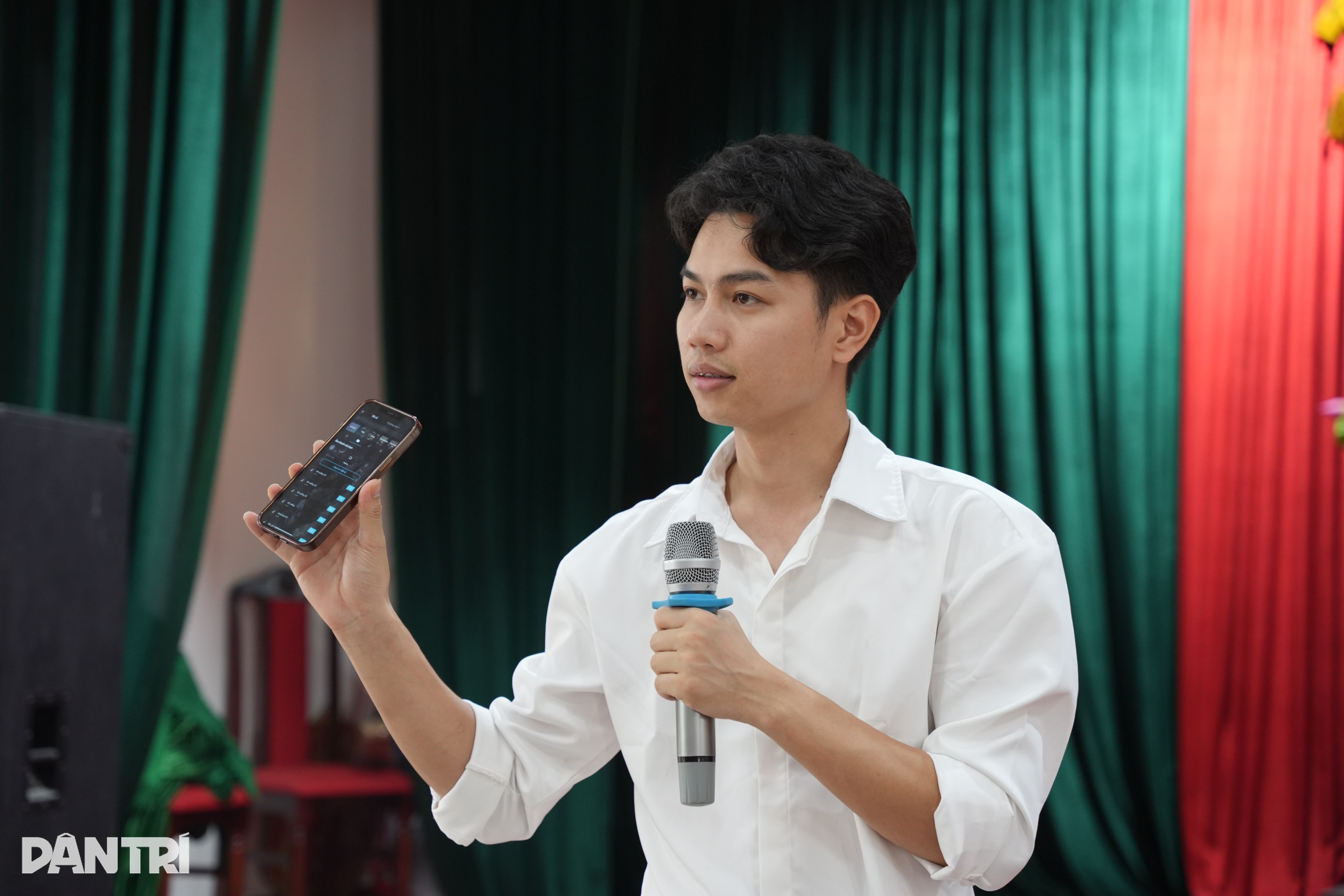 Về nơi cả làng học livestream, nghệ nhân U70 dùng AI quảng cáo - 5