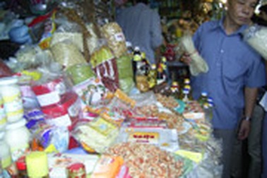 Hà Nội: Kiểm tra phụ gia trong thức ăn bán sẵn