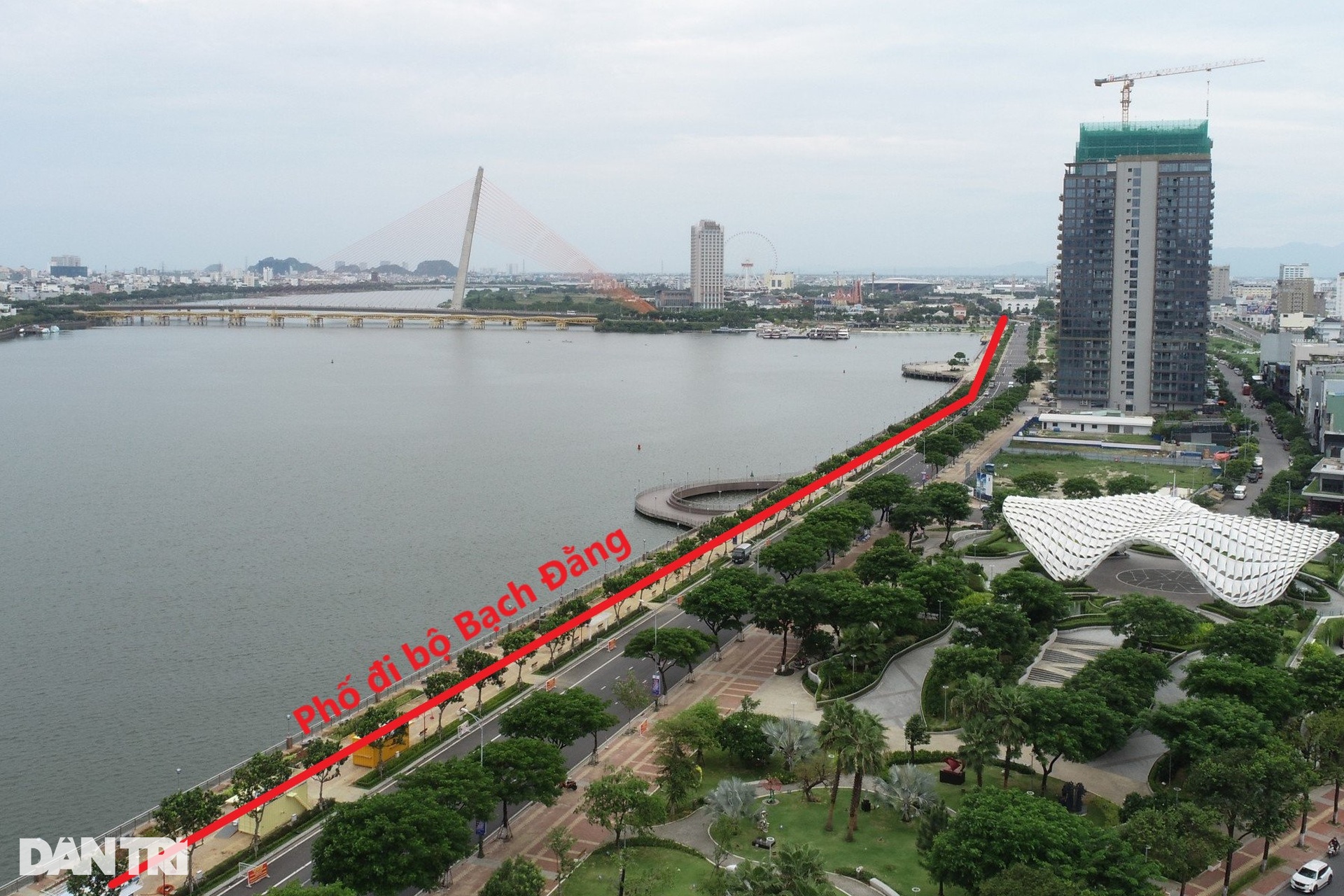 Phố đi bộ ven sông Hàn lên đèn, người Đà Nẵng lên đồ đi trải nghiệm - 1