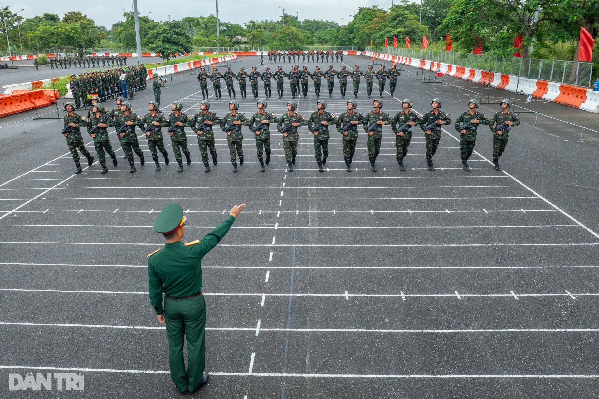 Bộ đội Hóa học hăng say luyện tập, trở lại tham gia diễu binh sau 10 năm - 3 Bộ đội Hóa học hăng say luyện tập, trở lại tham gia diễu binh sau 10 năm - 3