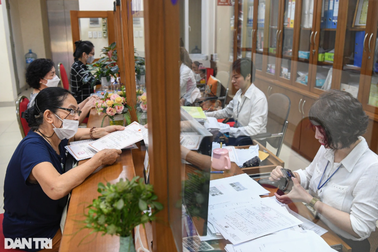 Khi không còn "biên chế suốt đời" trong khu vực công