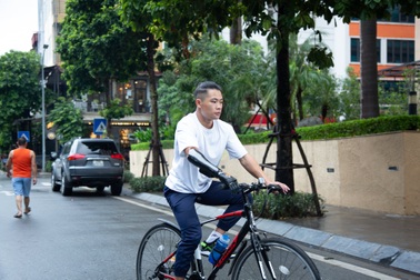 Chàng trai 9X khuyết tay "lột xác" thành HLV gym