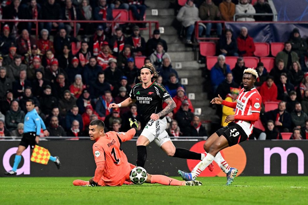 Arsenal thắng tưng bừng 7-1 trên sân PSV - 3