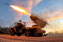 Nga công phá suốt ngày đêm, hàng trăm quân Ukraine đầu hàng ở Kursk