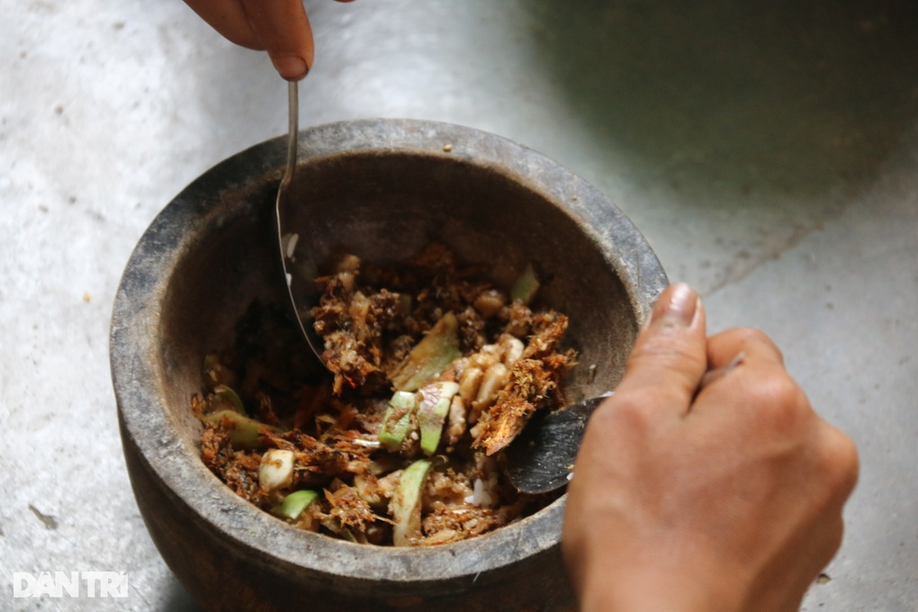 Bữa cơm cà pháo, cá khô nghẹn đắng của 2 anh em mồ côi - 7 Bữa cơm cà pháo, cá khô nghẹn đắng của 2 anh em mồ côi - 7