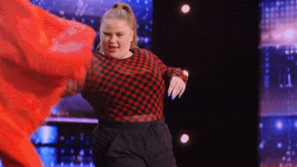 Ấn tượng với màn nhảy múa của cô gái “mũm mĩm” - 1 Ấn tượng với màn nhảy múa của cô gái “mũm mĩm” - 1