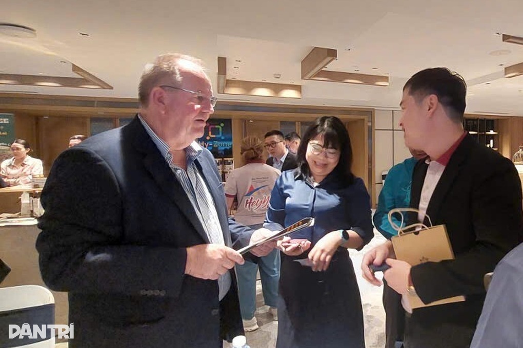 Du khách nước ngoài bất ngờ với vẻ đẹp biển Quy Nhơn - 3
