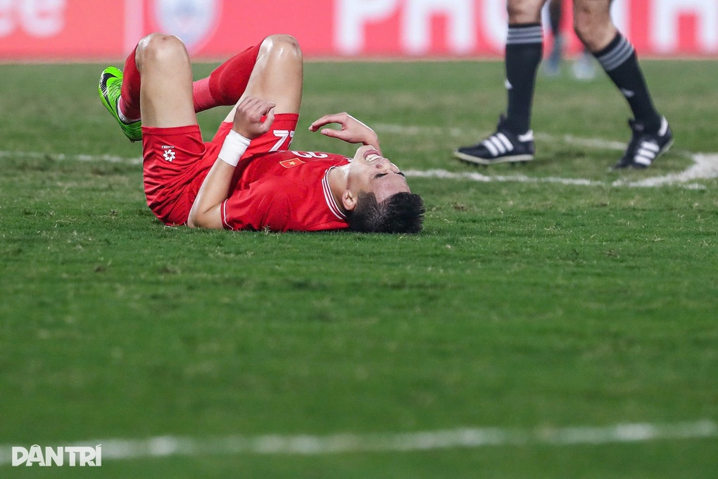 Cơn mưa thẻ phạt và chấn thương xuất hiện với đội tuyển Việt Nam - 3