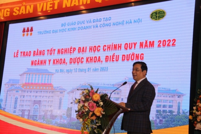PGS. TS Lương Ngọc Khuê, Phó Chủ tịch Hội đồng Y khoa Quốc gia, Cục trưởng Cục Khám chữa bệnh (Bộ Y tế) phát biểu tại buổi lễ. 