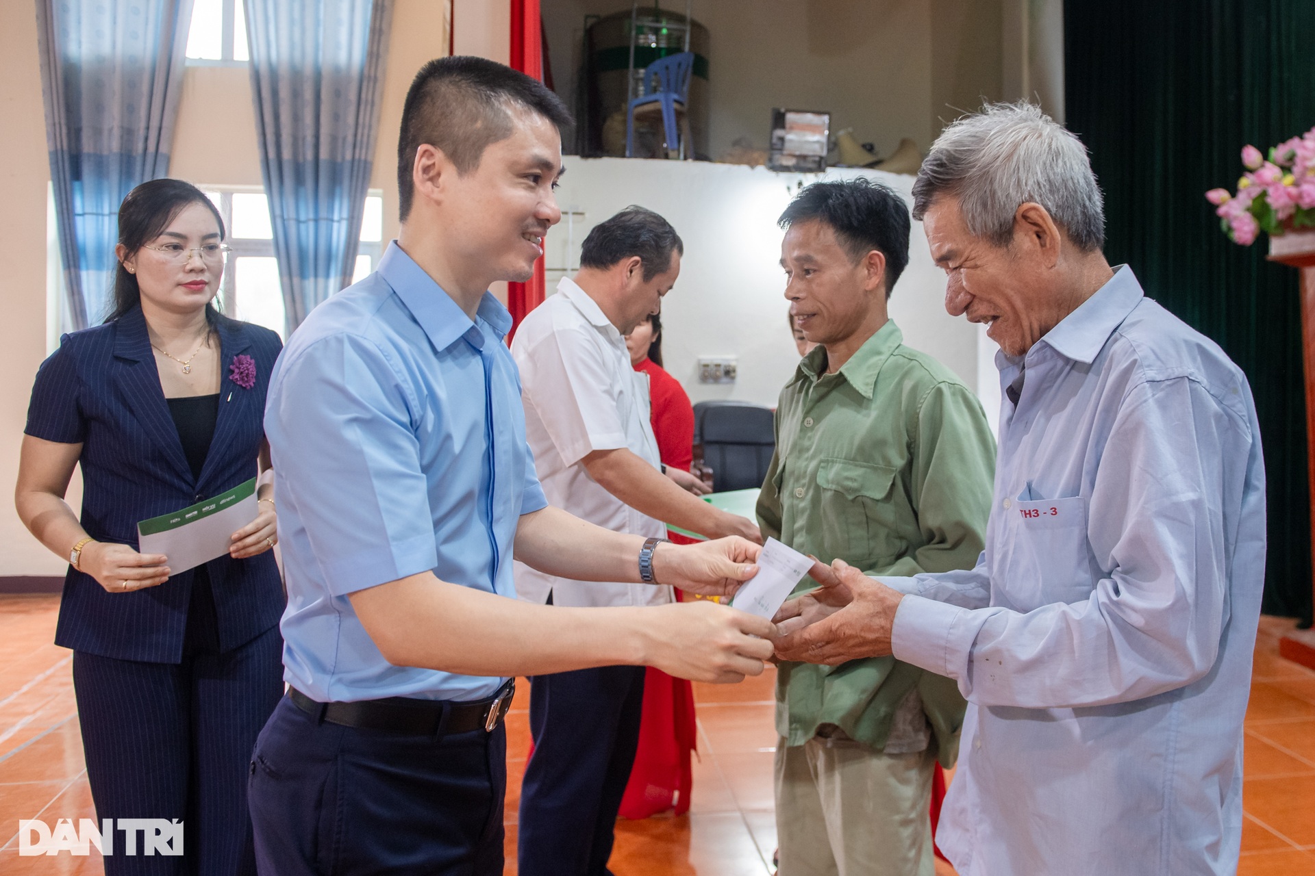 Báo Dân trí khánh thành 4 nhà Nhân ái nơi biên cương xa xôi - 6