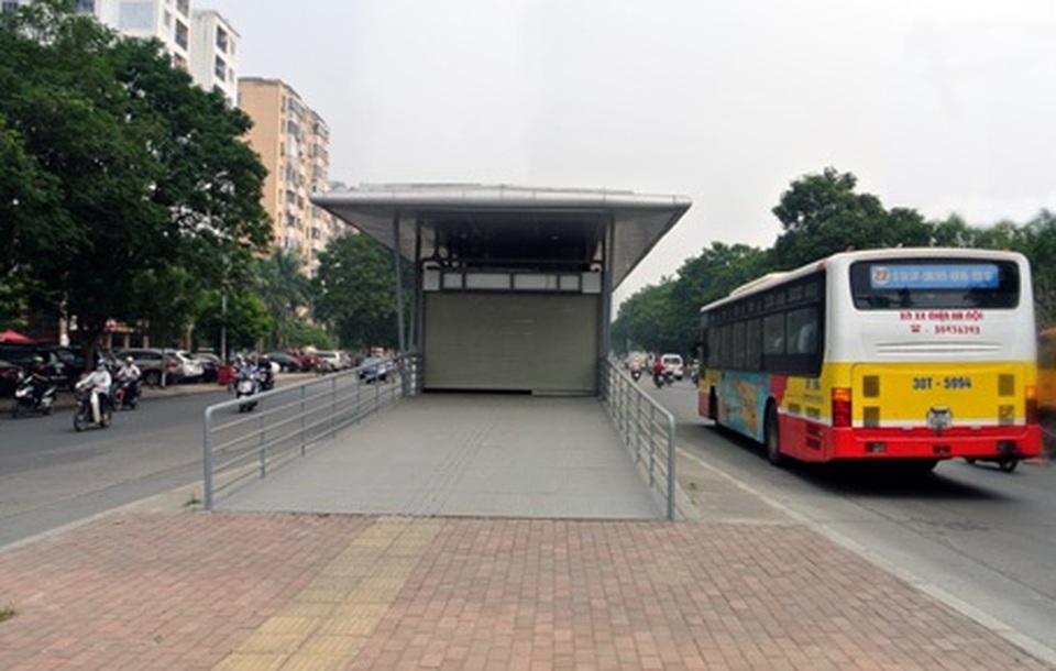 Hà Nội: Gần 1.000 tỷ đồng xây 600 nhà chờ xe buýt đạt tiêu chuẩn châu Âu - 1 Hà Nội: Gần 1.000 tỷ đồng xây 600 nhà chờ xe buýt đạt tiêu chuẩn châu Âu - 1