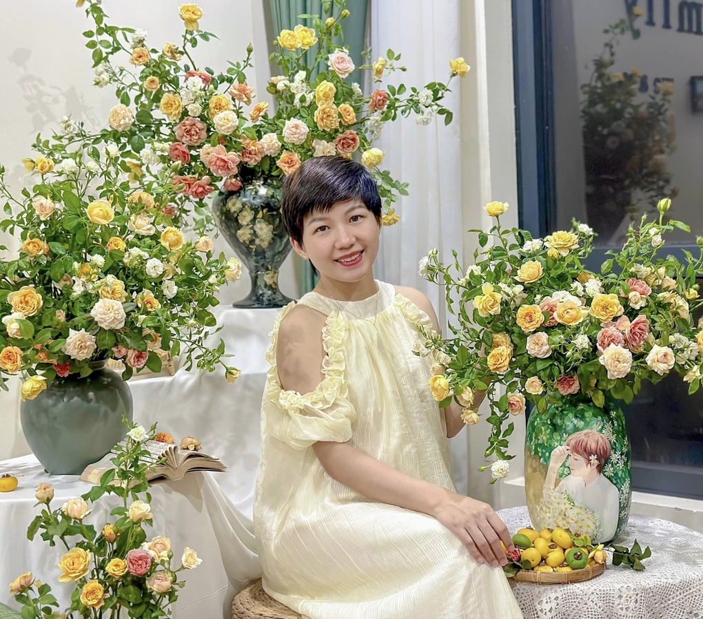 Bà mẹ ở Hà Nội gây sốt với những bình hoa 0 đồng - 1 Bà mẹ ở Hà Nội gây sốt với những bình hoa 0 đồng - 1