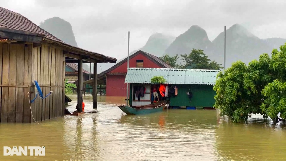 Bạn đọc Dân trí chung tay xây dựng xóm nhà phao vùng rốn lũ Quảng Bình - 8 Bạn đọc Dân trí chung tay xây dựng xóm nhà phao vùng rốn lũ Quảng Bình - 8
