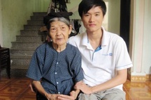 Thủ khoa Học viện Tài chính vừa học vừa chăm mẹ bệnh hiểm nghèo