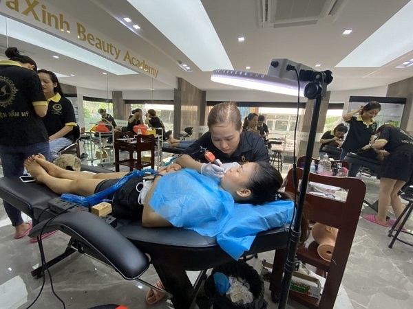 Khởi nghiệp cùng khóa học phun xăm thẩm mỹ tại EvaXinh - 1 Khởi nghiệp cùng khóa học phun xăm thẩm mỹ tại EvaXinh - 1