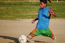 Chàng trai mất cả 2 chân vẫn đá bóng tài tình