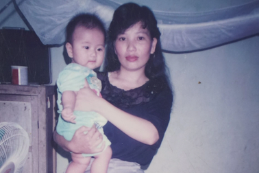 Ký ức "cốc nước sấu cuối cùng" của người mẹ 25 năm tìm con mất tích