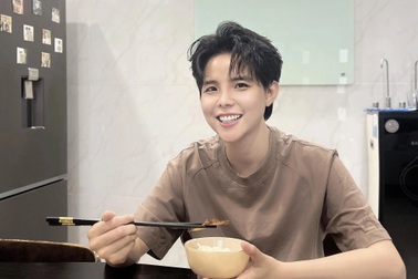 Vũ Cát Tường phải uống thuốc mỗi ngày, sống cùng nỗi lo ung thư