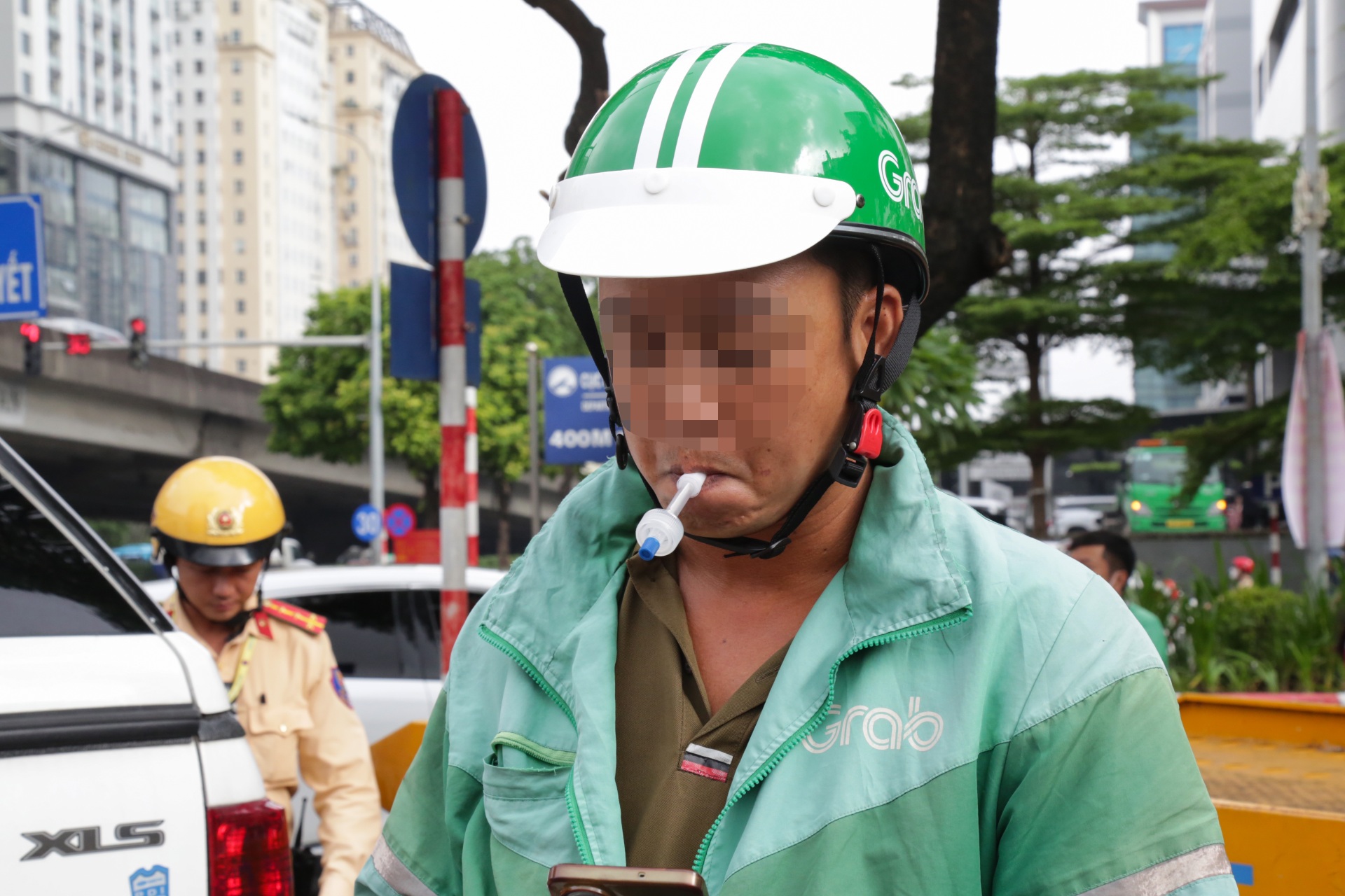 Né camera AI, nhiều tài xế che biển số vẫn không thoát phạt - 8