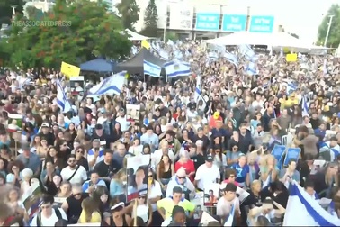 Người Israel reo hò, chờ khoảnh khắc con tin được trả tự do