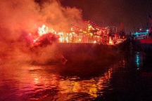 3 tàu cá bốc cháy đêm mùng 6 Tết