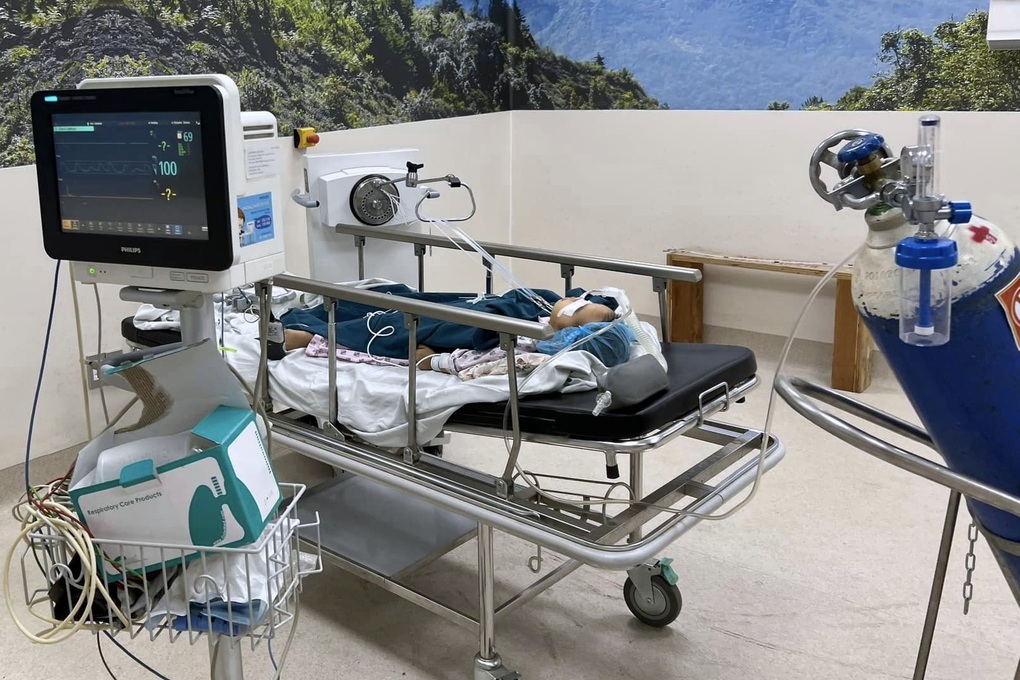 BV Ung bướu TPHCM dẫn phóng xạ liều cao điều trị ung thư lưỡi cho bé 3 tuổi - 2 BV Ung bướu TPHCM dẫn phóng xạ liều cao điều trị ung thư lưỡi cho bé 3 tuổi - 2
