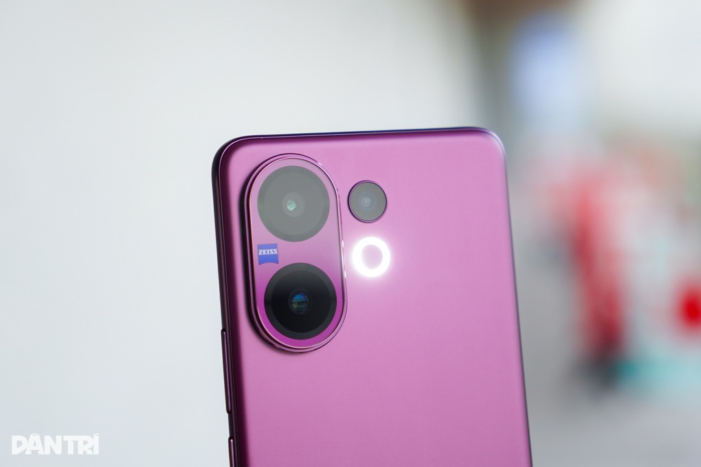 Trên tay vivo V60: Cạnh tranh OPPO Reno14, iPhone 16e - 3