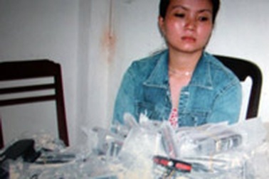 Phá đường dây buôn lậu điện thoại di động lớn