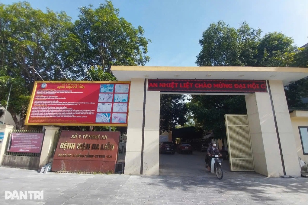 Một bệnh viện ở Nghệ An nợ người lao động hơn 13 tháng lương - 1 Một bệnh viện ở Nghệ An nợ người lao động hơn 13 tháng lương - 1