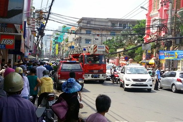 Thợ sửa ống nước bị điện "hất văng" từ tầng 4, tử vong