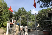 Kiểm tra biệt phủ của đại gia vàng, đội quy tắc bất lực quay về