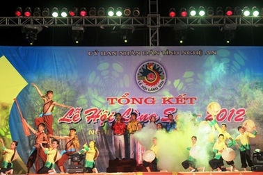 Lễ hội Làng Sen 2012 thành công rực rỡ
