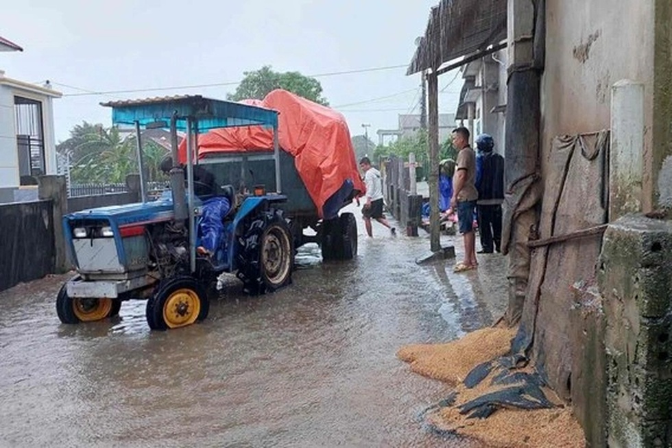 Mưa lớn chuyển hướng, đến lượt Hà Tĩnh và Quảng Trị chạy lũ - 4 Mưa lớn chuyển hướng, đến lượt Hà Tĩnh và Quảng Trị chạy lũ - 4