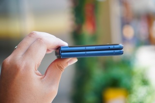 Đánh giá Motorola Razr 60: Có gì để đối đầu Samsung Galaxy Z Flip7 FE? - 3