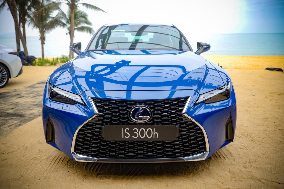 Soi chi tiết mẫu xe IS 300 2021 giá từ 2,13 tỉ đồng vừa được Lexus ra mắt - 3 Soi chi tiết mẫu xe IS 300 2021 giá từ 2,13 tỉ đồng vừa được Lexus ra mắt - 3