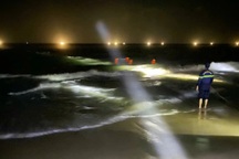 Ba học sinh mất tích trên biển Tân Định