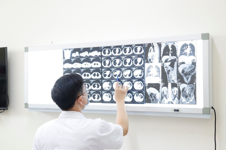 Ca mổ đặc biệt: Đưa đại tràng lên thay thế thực quản cho bệnh nhân ung thư - 1 Ca mổ đặc biệt: Đưa đại tràng lên thay thế thực quản cho bệnh nhân ung thư - 1