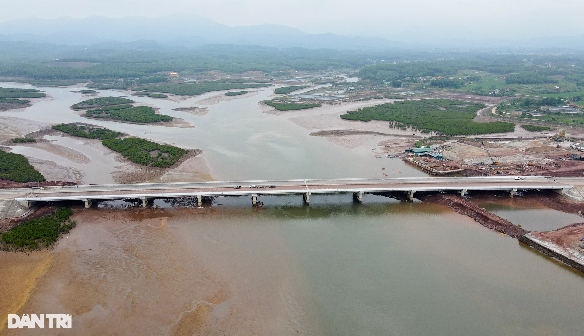 Chiêm ngưỡng cầu vượt biển 800 tỷ đồng dài nhất tỉnh Quảng Ninh - 12 Chiêm ngưỡng cầu vượt biển 800 tỷ đồng dài nhất tỉnh Quảng Ninh - 12